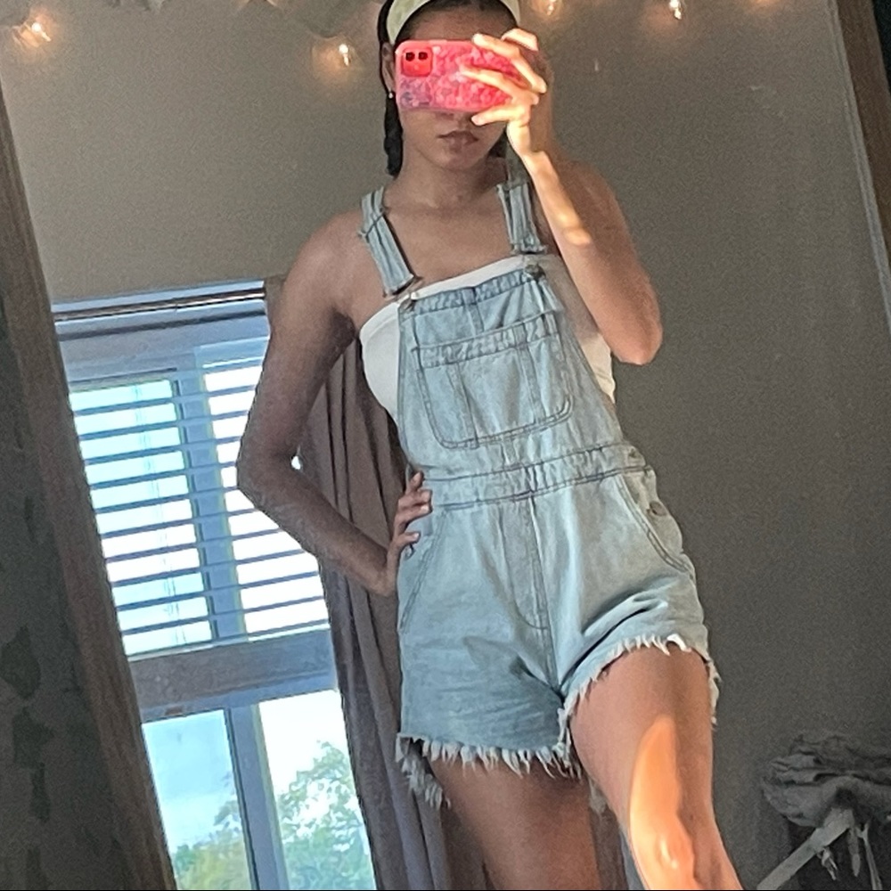 RAW HEM LIGHT WASH SHORT OVERALLS